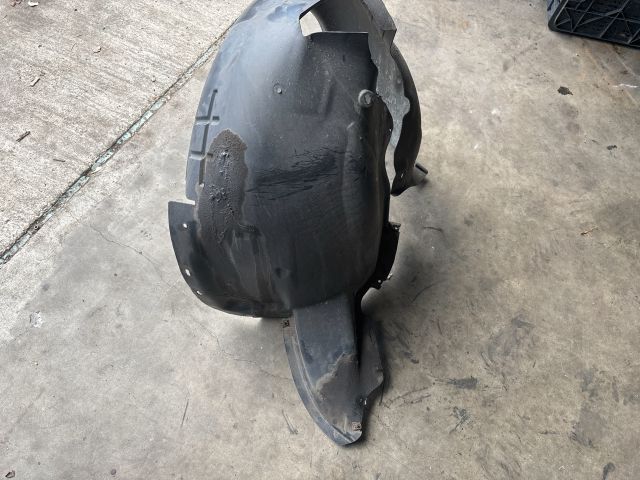 bontott VW JETTA Jobb első Dobbetét (Kerékjárati, Műanyag)