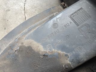 bontott VW JETTA Jobb első Dobbetét (Kerékjárati, Műanyag)