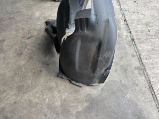 bontott VW JETTA Jobb első Dobbetét (Kerékjárati, Műanyag)