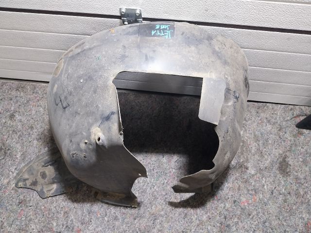 bontott VW JETTA Jobb első Dobbetét (Kerékjárati, Műanyag)