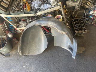 bontott VW JETTA Jobb első Dobbetét (Kerékjárati, Műanyag)