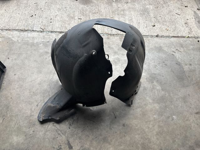 bontott VW JETTA Jobb első Dobbetét (Kerékjárati, Műanyag)