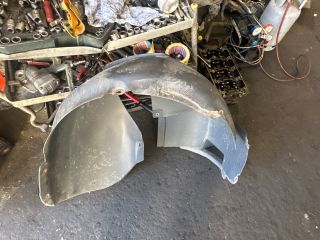 bontott VW JETTA Jobb első Dobbetét (Kerékjárati, Műanyag)