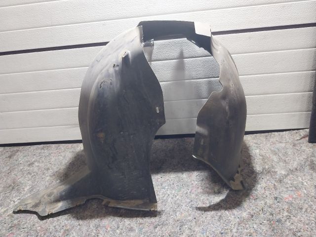 bontott VW JETTA Jobb első Dobbetét (Kerékjárati, Műanyag)