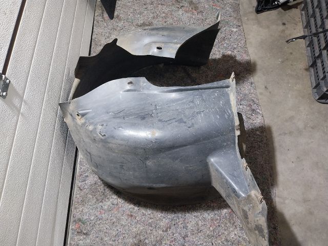 bontott VW JETTA Jobb első Dobbetét (Kerékjárati, Műanyag)