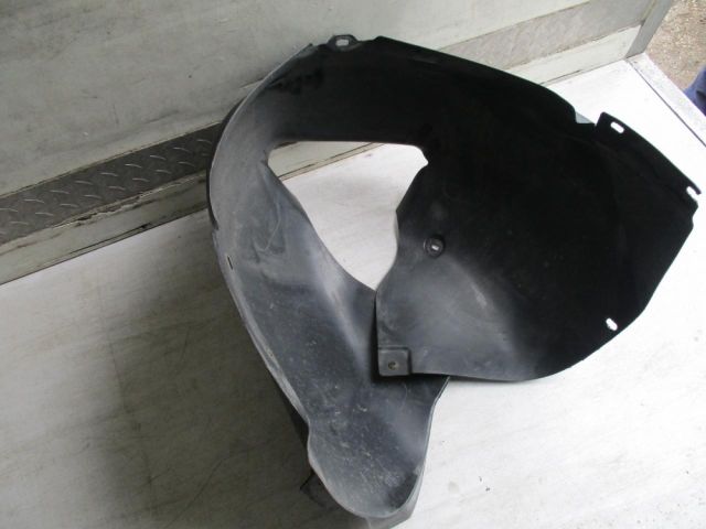 bontott VW JETTA Jobb első Dobbetét (Kerékjárati, Műanyag)