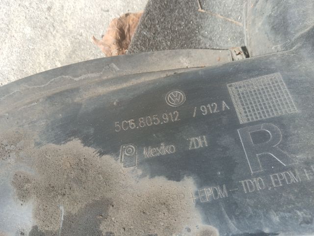 bontott VW JETTA Jobb első Első Dobbetét (Kerékjárati, Műanyag)