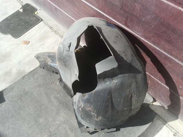 bontott VW JETTA Jobb első Első Dobbetét (Kerékjárati, Műanyag)