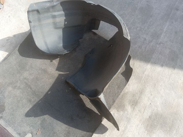 bontott VW JETTA Jobb első Első Dobbetét (Kerékjárati, Műanyag)