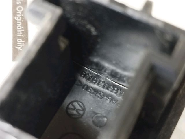 bontott VW JETTA Jobb első Kilincs Burkolat