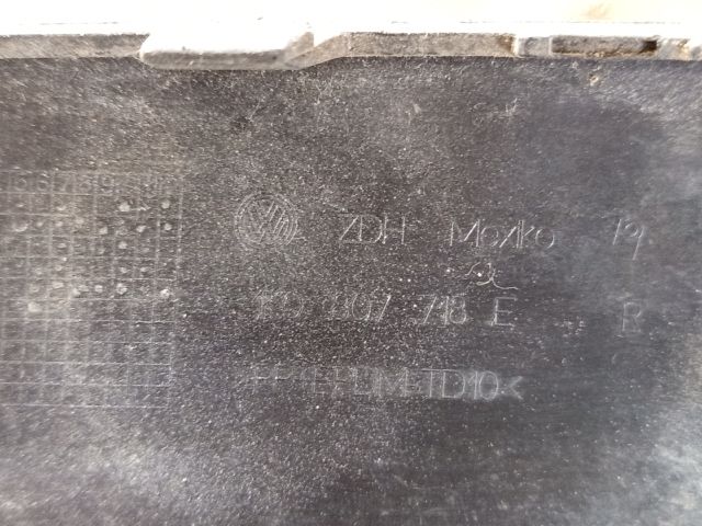 bontott VW JETTA Jobb első Lökhárító Díszléc