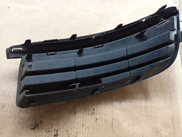 bontott VW JETTA Jobb első Lökhárító Díszléc