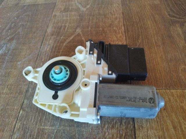 bontott VW JETTA Jobb hátsó Ablakemelő Motor