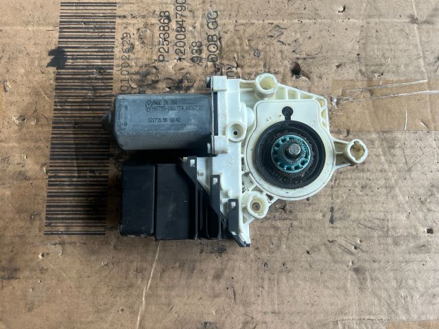 bontott VW JETTA Jobb hátsó Ablakemelő Motor