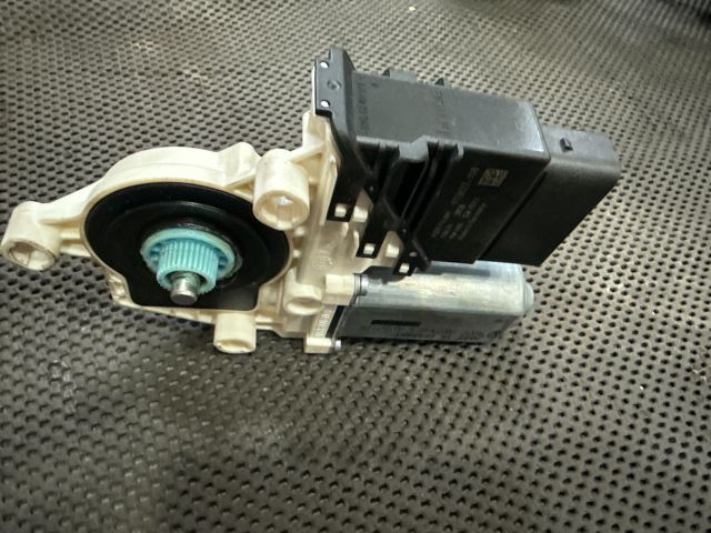 bontott VW JETTA Jobb hátsó Ablakemelő Motor