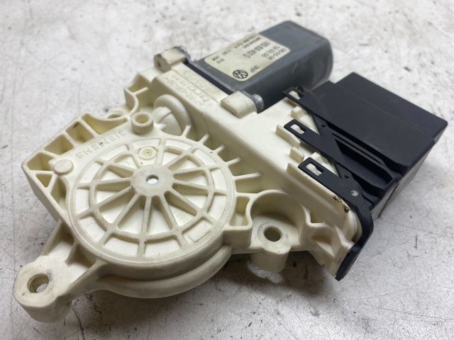 bontott VW JETTA Jobb hátsó Ablakemelő Motor