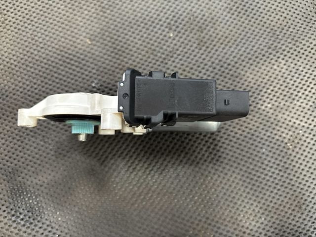 bontott VW JETTA Jobb hátsó Ablakemelő Motor