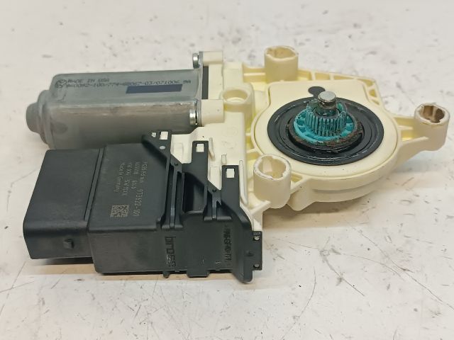 bontott VW JETTA Jobb hátsó Ablakemelő Motor