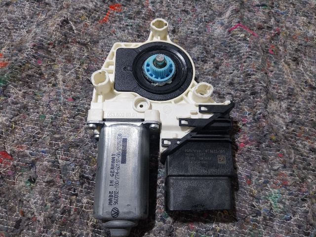 bontott VW JETTA Jobb hátsó Ablakemelő Motor