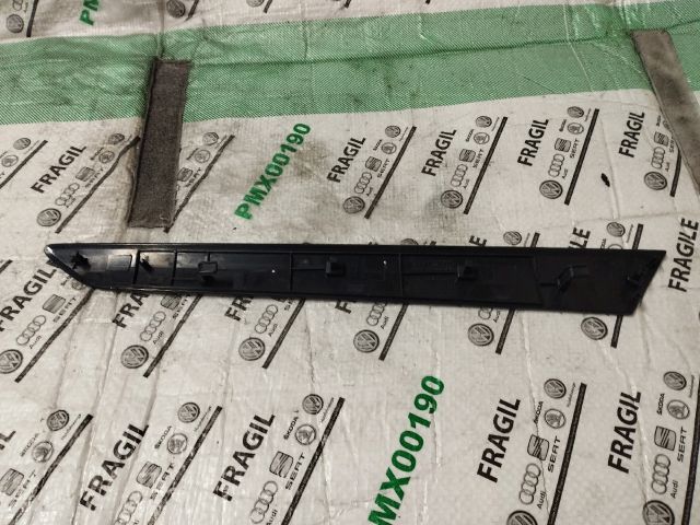 bontott VW JETTA Jobb hátsó Ajtó Kárpit Díszléc