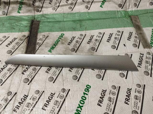 bontott VW JETTA Jobb hátsó Ajtó Kárpit Díszléc