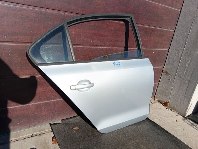 bontott VW JETTA Jobb hátsó Ajtó (Részeivel)