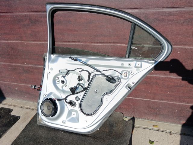 bontott VW JETTA Jobb hátsó Ajtó (Részeivel)