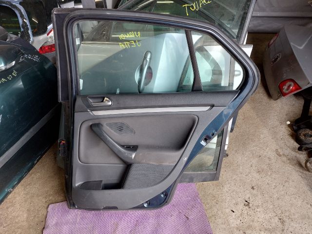 bontott VW JETTA Jobb hátsó Ajtó (Részeivel)