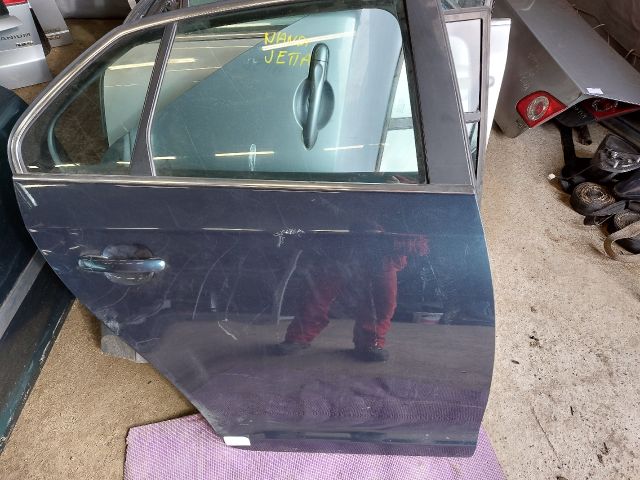 bontott VW JETTA Jobb hátsó Ajtó (Részeivel)
