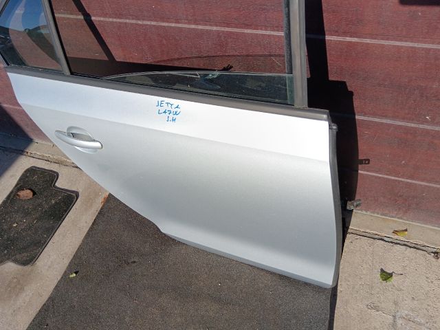 bontott VW JETTA Jobb hátsó Ajtó (Részeivel)