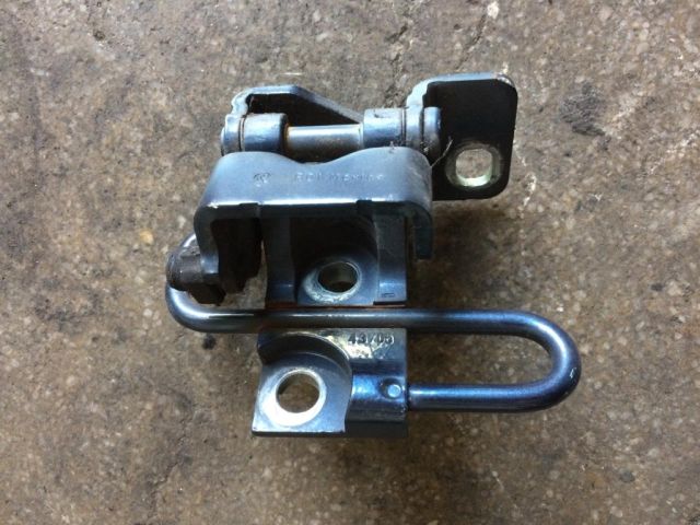 bontott VW JETTA Jobb hátsó Alsó Zsanér