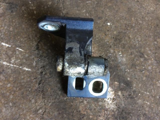 bontott VW JETTA Jobb hátsó Felső Zsanér