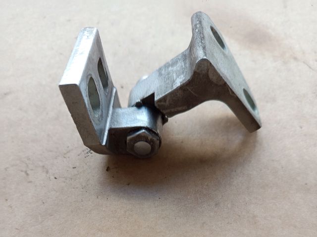 bontott VW JETTA Jobb hátsó Felső Zsanér