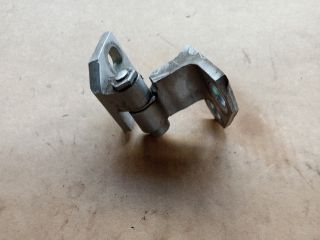 bontott VW JETTA Jobb hátsó Felső Zsanér