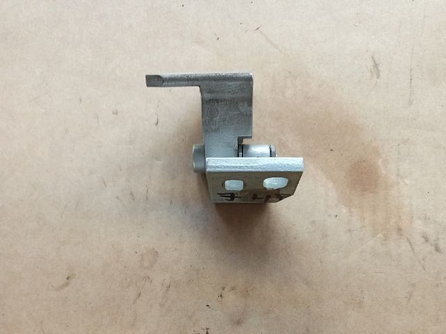 bontott VW JETTA Jobb hátsó Felső Zsanér