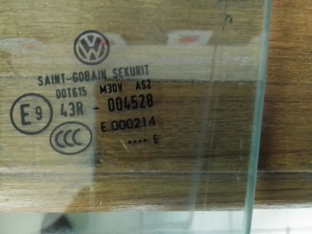 bontott VW JETTA Jobb hátsó Fixüveg (Ajtóban)