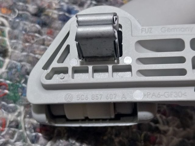 bontott VW JETTA Jobb hátsó Kapaszkodó (Felső)