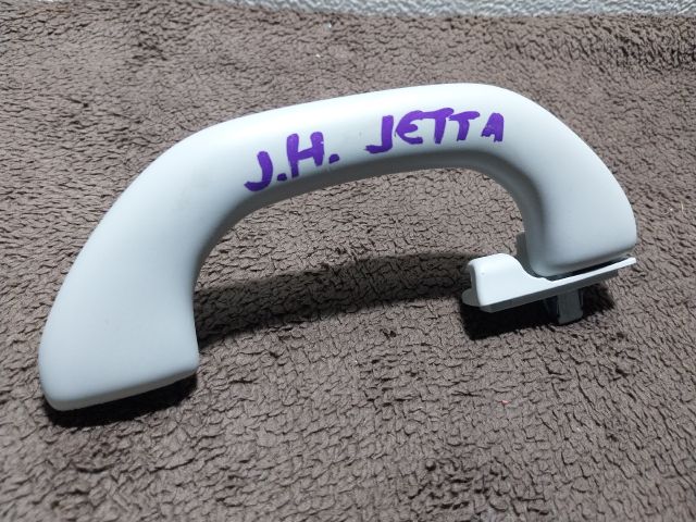 bontott VW JETTA Jobb hátsó Kapaszkodó (Felső)