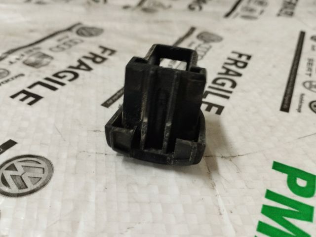 bontott VW JETTA Jobb hátsó Kilincs Burkolat