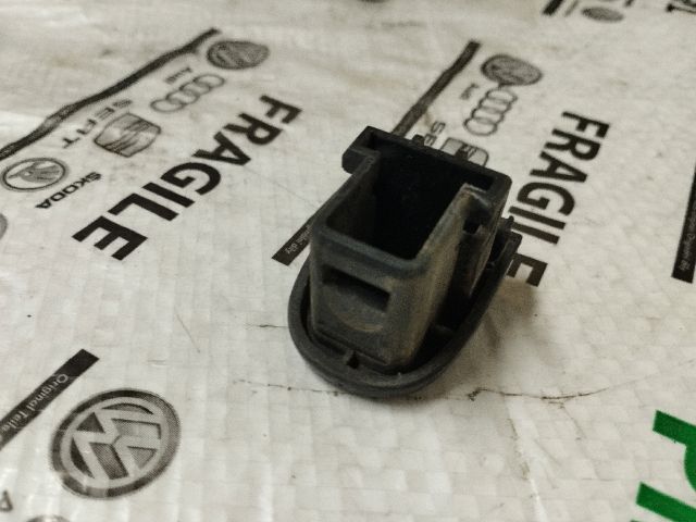 bontott VW JETTA Jobb hátsó Kilincs Burkolat