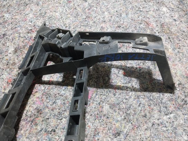 bontott VW JETTA Jobb hátsó Lökhárító Tartó (Műanyag)