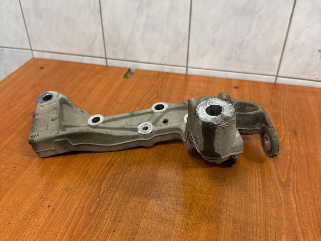 bontott VW JETTA Jobb Lengőkar Tartó