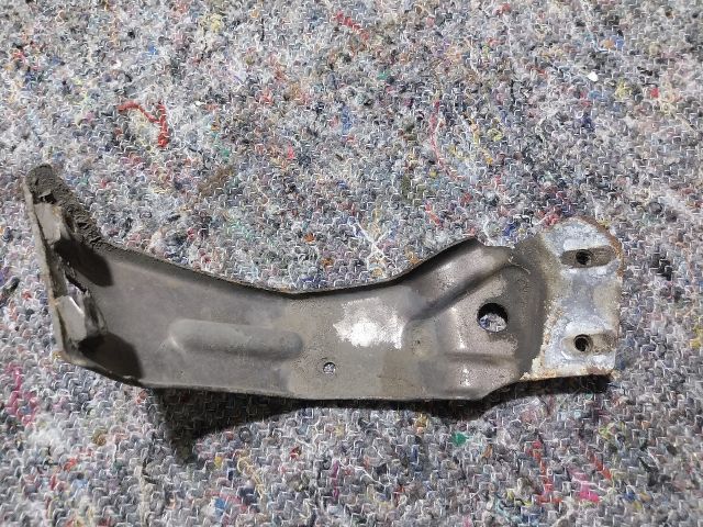 bontott VW JETTA Jobb Sárvédő Oldaltartó