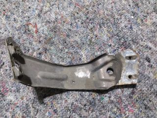 bontott VW JETTA Jobb Sárvédő Oldaltartó