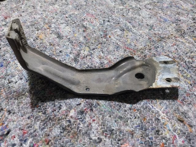 bontott VW JETTA Jobb Sárvédő Oldaltartó