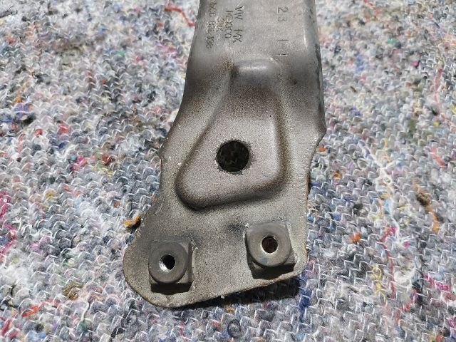 bontott VW JETTA Jobb Sárvédő Oldaltartó