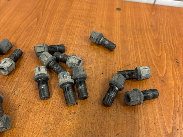 bontott VW JETTA Kerék Csavar Szett