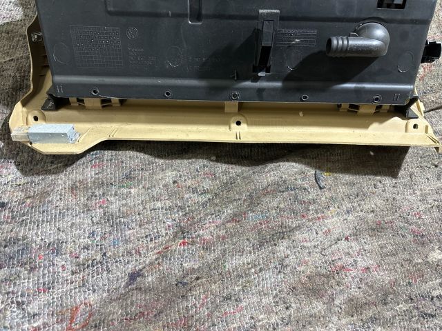 bontott VW JETTA Kesztyűtartó