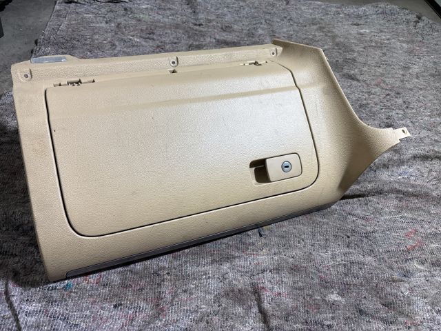 bontott VW JETTA Kesztyűtartó