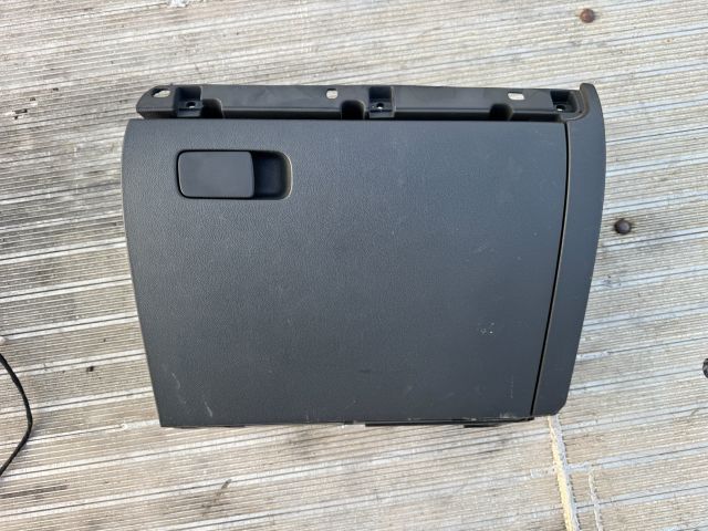 bontott VW JETTA Kesztyűtartó